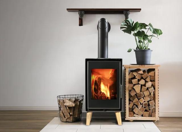 Poêle à bois étanche - SUPRA Jacco pieds bois 4.8 kW